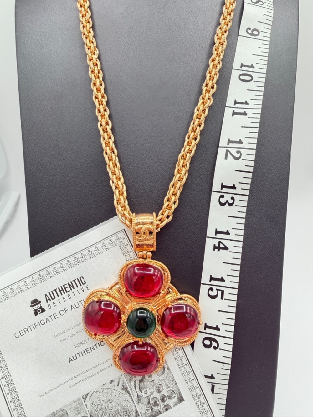 CHANEL Vintage Rare Gripoix 97A Necklace with Red and Green Cabochons - Picture 11 of 13